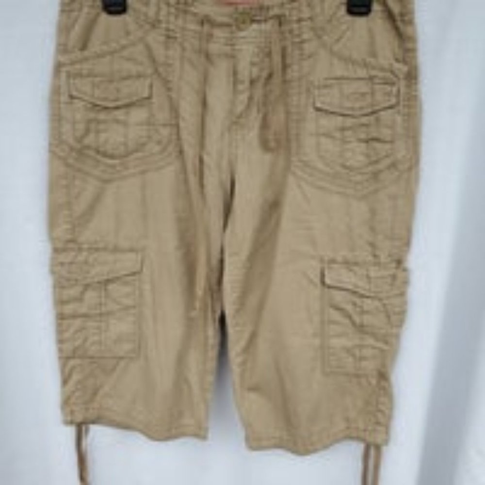 Union bay Sz.7 Tan/beige Capri Shorts
